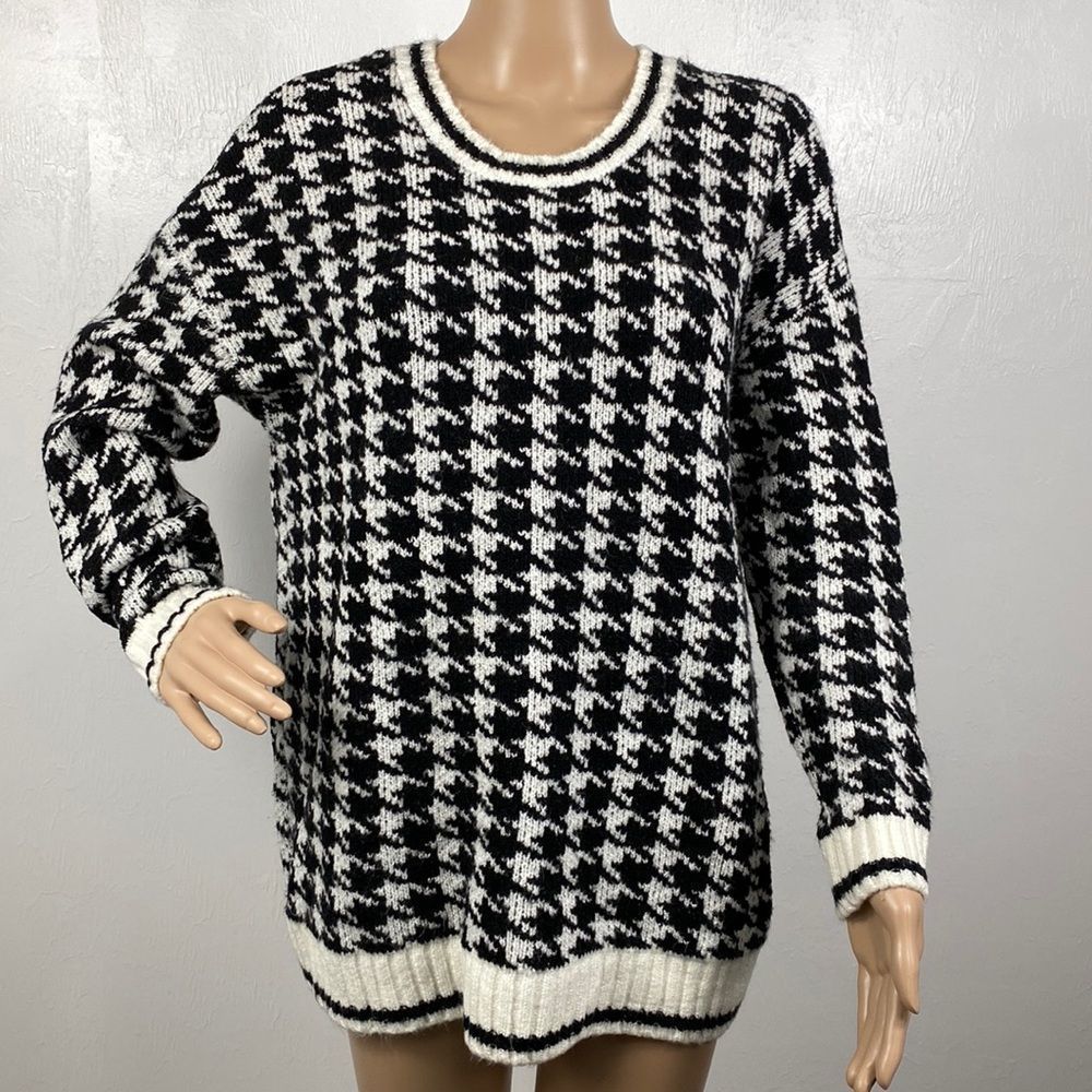 Torrid Black & White Houndstooth Print Pullover Crew Neck Sweater size 1X